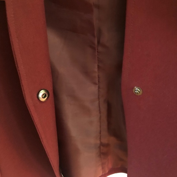 Tahari Arthur S. Levine Women’s lined jacket and pant suit in a deep wine shade - Picture 4 of 16